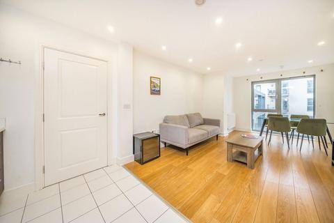 2 bedroom flat to rent, Christian Street, London E1