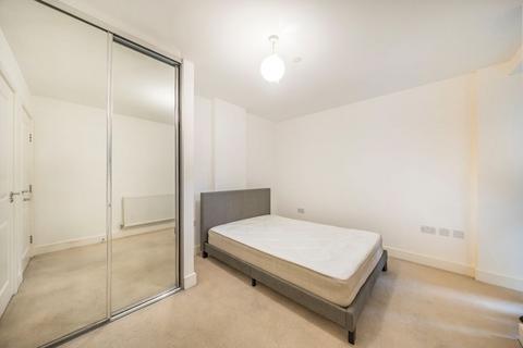 2 bedroom flat to rent, Christian Street, London E1
