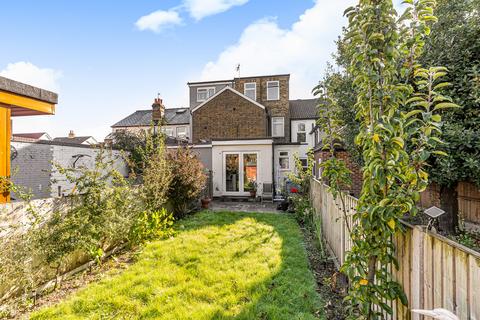 undefined, New Road, Staines-upon-Thames, TW18