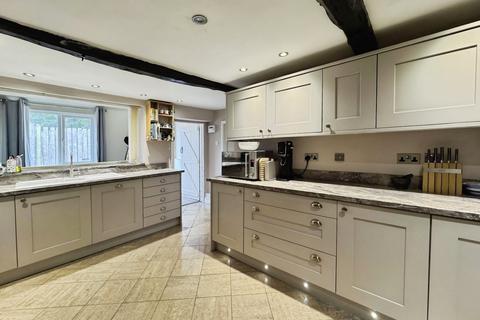 3 bedroom semi-detached house for sale, Bradford Road, Cleckheaton, BD19