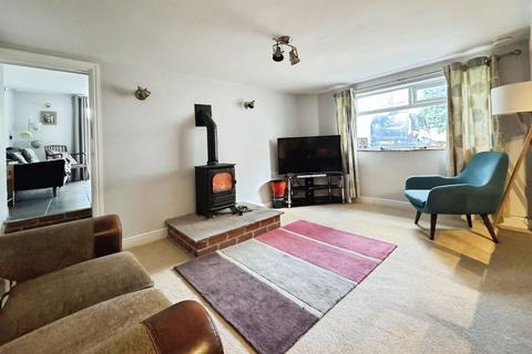 3 bedroom semi-detached house for sale, Bradford Road, Cleckheaton, BD19