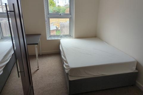 1 bedroom in a house share to rent, Room 2