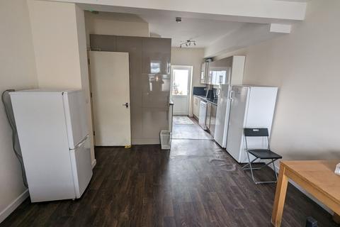 1 bedroom in a house share to rent, Room 2