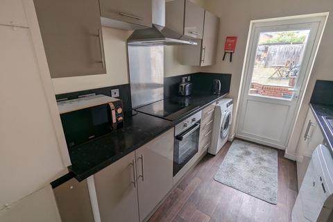 1 bedroom in a house share to rent, Room 2