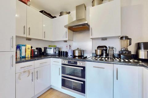 2 bedroom flat for sale, Chancellor Way, Dagenham, RM8