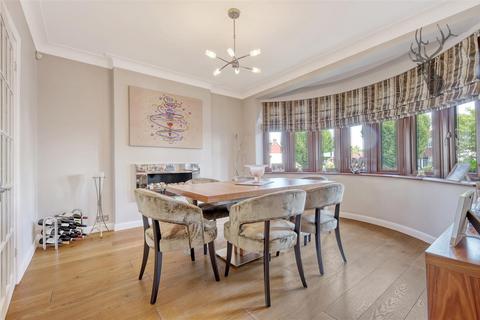 4 bedroom detached house for sale, Starling Close, Buckhurst Hill IG9