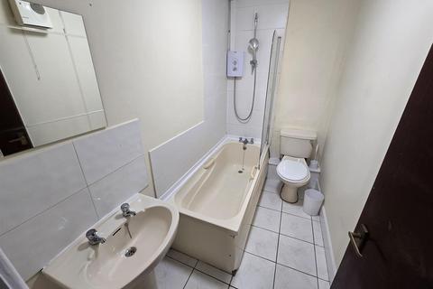 2 bedroom apartment to rent, Gables, BH1