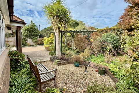 5 bedroom detached house for sale, St. Ives Park, Ashley Heath, BH24 2JX