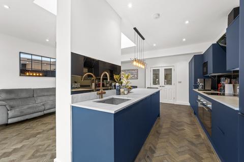 265 Raeburn Avenue, Surbiton, KT5 9DF