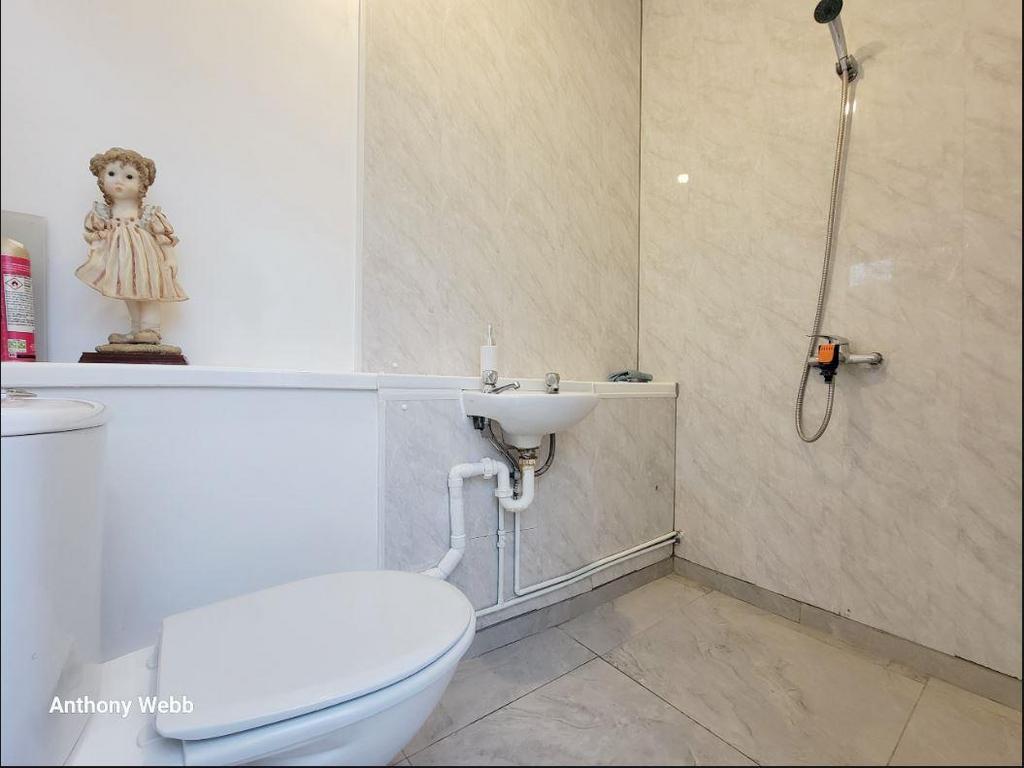 Ground wet room