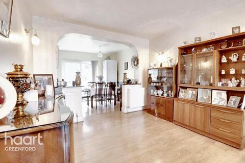 Whitton Avenue East, Greenford