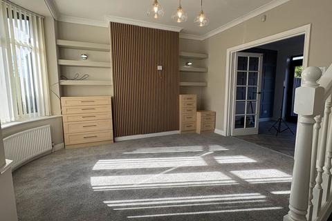 2 bedroom terraced house for sale, Shaw Road, Royton