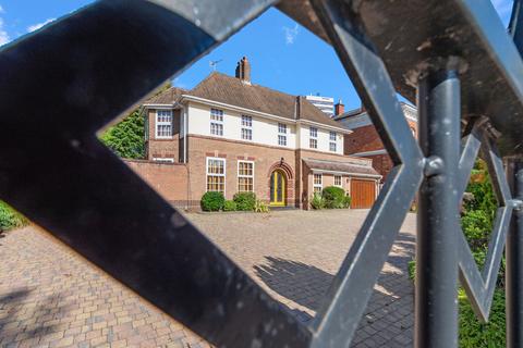 7 bedroom detached house to rent, Harborne Road, Birmingham B15