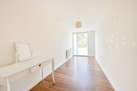 3 bedroom flat to rent, Palmerston Road, Acton, London, W3
