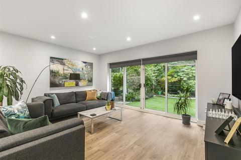 undefined, Parkgate Close, Kingston Upon Thames KT2