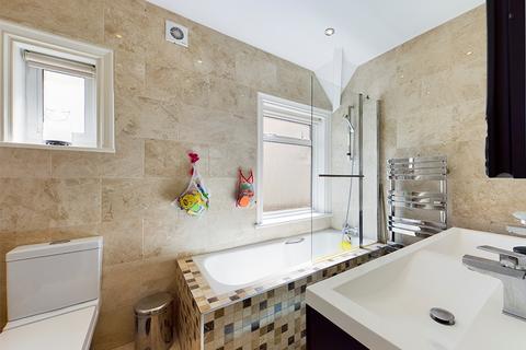 4 bedroom detached house to rent, Highfield Road, Northwood, HA6