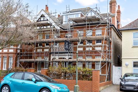 2 bedroom flat for sale, Vallance Gardens, Hove BN3