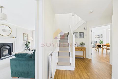 37 Lambourne Chase, Chelmsford, CM2 9FF
