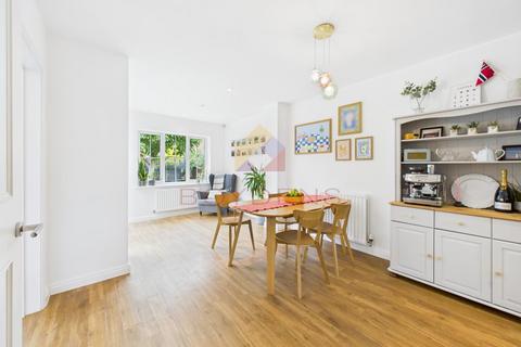37 Lambourne Chase, Chelmsford, CM2 9FF