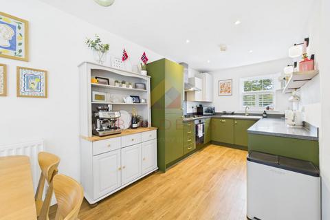37 Lambourne Chase, Chelmsford, CM2 9FF