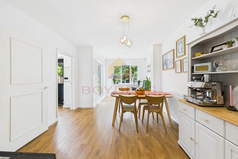 37 Lambourne Chase, Chelmsford, CM2 9FF