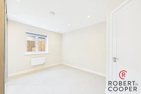 2 bedroom apartment to rent, Blackmore Way, Uxbridge, UB8