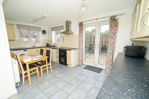 4 bedroom chalet for sale, Clipstone Crescent, Leighton Buzzard