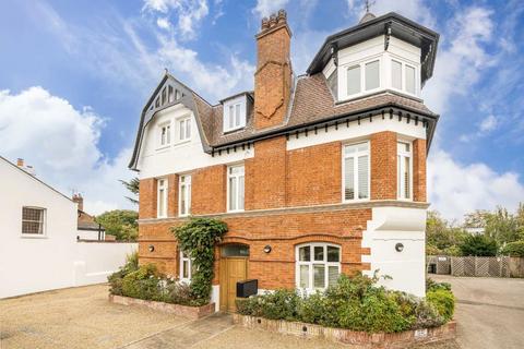 undefined, High Street, Hampton TW12