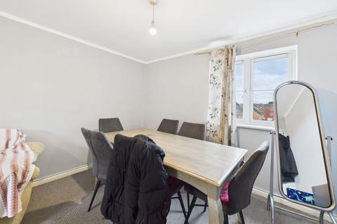 2 bedroom flat for sale, Padstow Road, Swindon SN2
