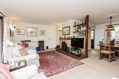 4 bedroom detached bungalow for sale, Walking Distance To Ticehurst Village High Street