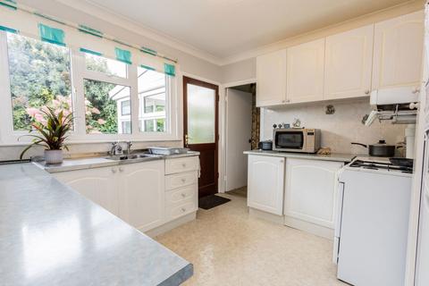 4 bedroom detached bungalow for sale, Walking Distance To Ticehurst Village High Street