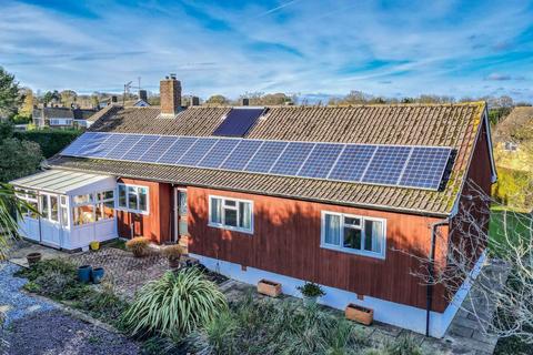 4 bedroom detached bungalow for sale, Walking Distance To Ticehurst Village High Street