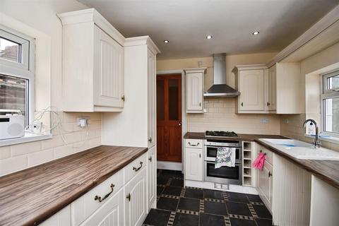 3 bedroom end of terrace house for sale, Manor Road, Hull