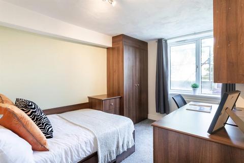 3 bedroom terraced house to rent, Knowle Terrace, Burley, Leeds, LS4 2PA