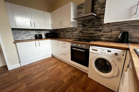 6 bedroom terraced house to rent, Rokeby Gardens, Headingley, Leeds LS6 3JZ