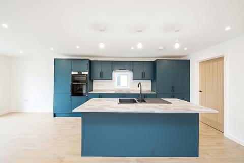 4 bedroom semi-detached house for sale, Old Shoreham Road, Lancing, West Sussex, BN15