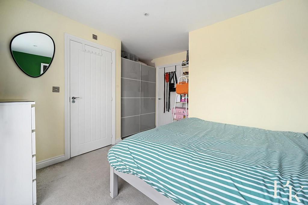 9 Monarch Way, BN43 (14).jpg