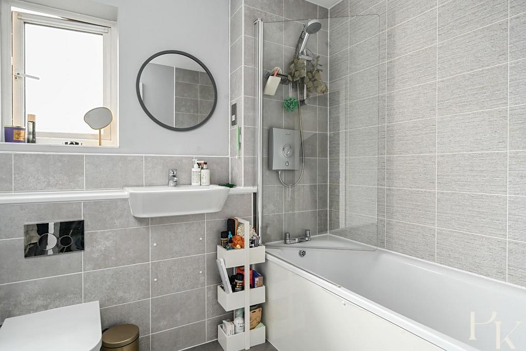 9 Monarch Way, BN43 (12).jpg