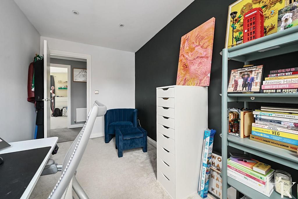 9 Monarch Way, BN43 (19).jpg