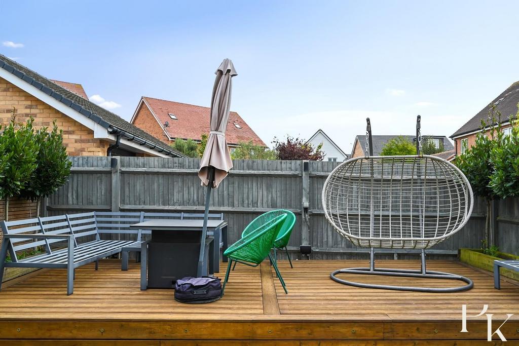 9 Monarch Way, BN43 (23).jpg