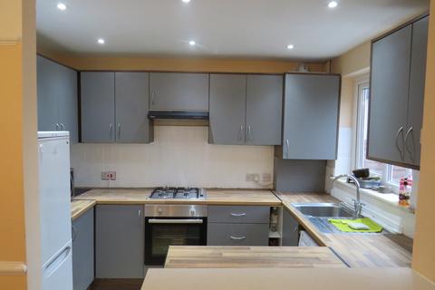 3 bedroom semi-detached house to rent, North Hyde Lane, Southall UB2