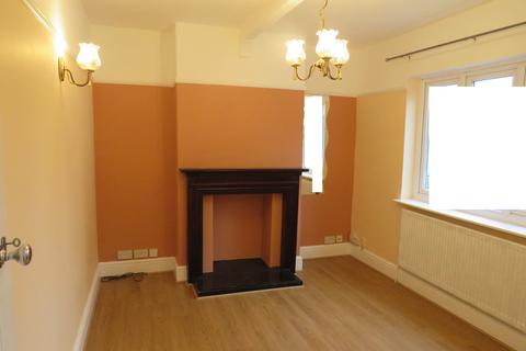 3 bedroom semi-detached house to rent, North Hyde Lane, Southall UB2