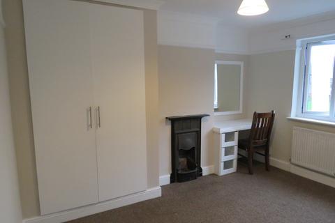 3 bedroom semi-detached house to rent, North Hyde Lane, Southall UB2