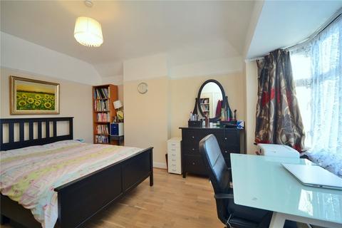 17 Hazlemere Gardens, Worcester Park, KT4 8AH