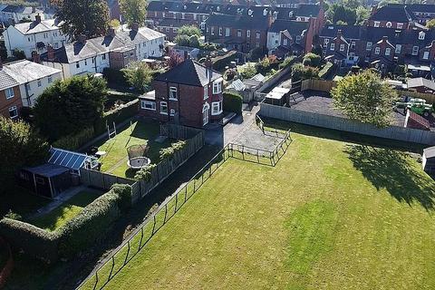 3 bedroom detached house for sale, Grovehill Road, Beverley