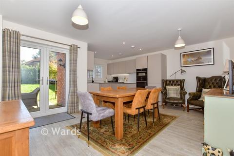 Hawthornden Grove, Yalding, Maidstone, Kent