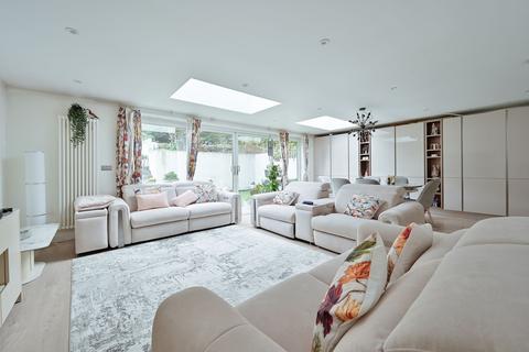 28 Richfield Road, Bushey, WD23 4LB
