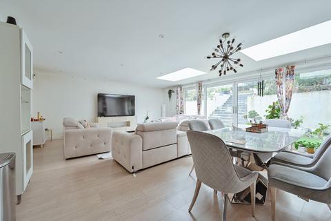 28 Richfield Road, Bushey, WD23 4LB