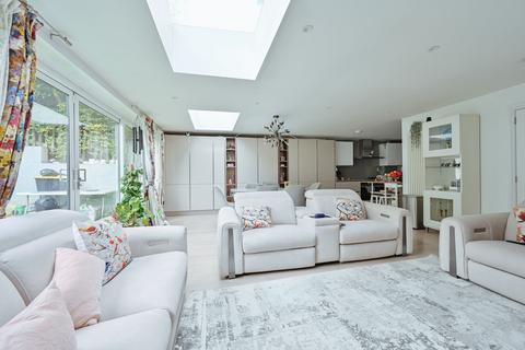 28 Richfield Road, Bushey, WD23 4LB