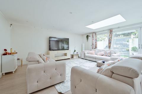 28 Richfield Road, Bushey, WD23 4LB